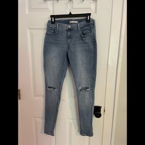 Levi’s 710 Super Skinny High Rise Jeans. Size 31.